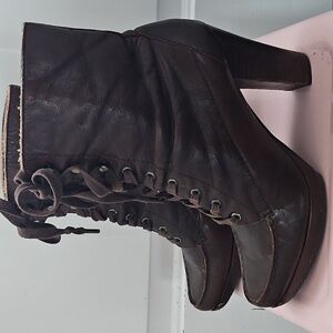 Circa Joan & David Roslena Leather platform hiking boots. Size 8 1/2